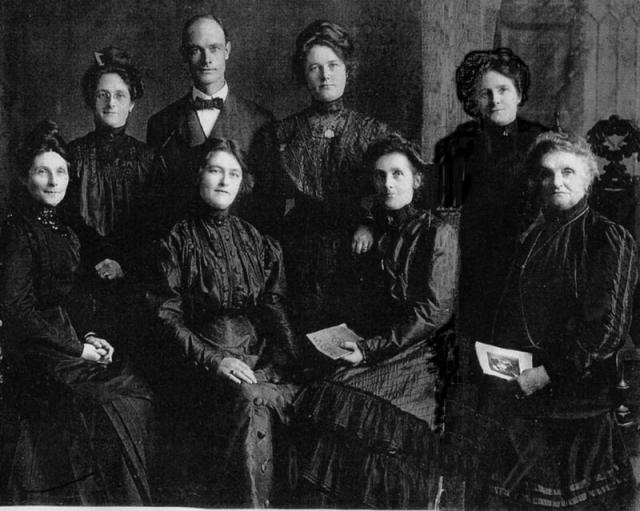 Salem’s wife Victoria (far right front row), his daughter Mary (behind her) and other female relations. The only male in the photograph is Alfred. Taken around 1906- 1908